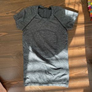 Lululemon short sleeve workout tshirt